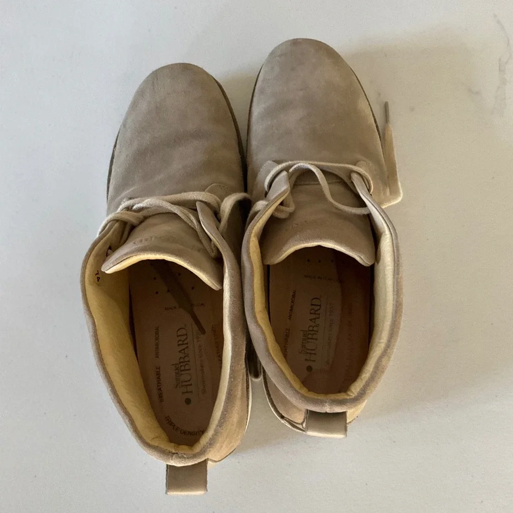 Samuel Hubbard Mens 10 Beige Suede Chukka Boots Comfort Vibram Sole